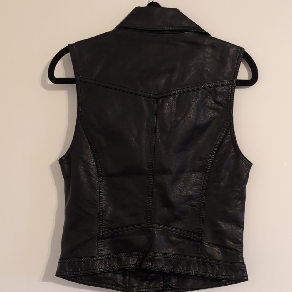 UK2LA Black Moto Vest with Asymmetrical Zipper - Picture 4 of 4